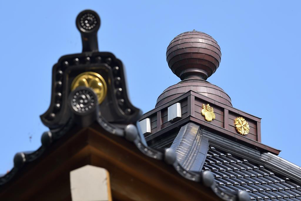 写真:屋根の上の飾り